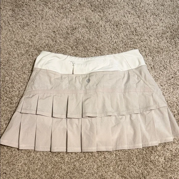Lululemon Women's athletic shimmery Cream and Tan tiered Skirt - Picture 1 of 4